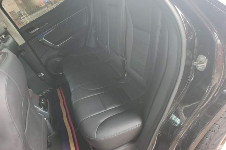 Used Wey VV5 2019 1.5T Two-Wheel Drive Color Pioneer Left Rear Seat