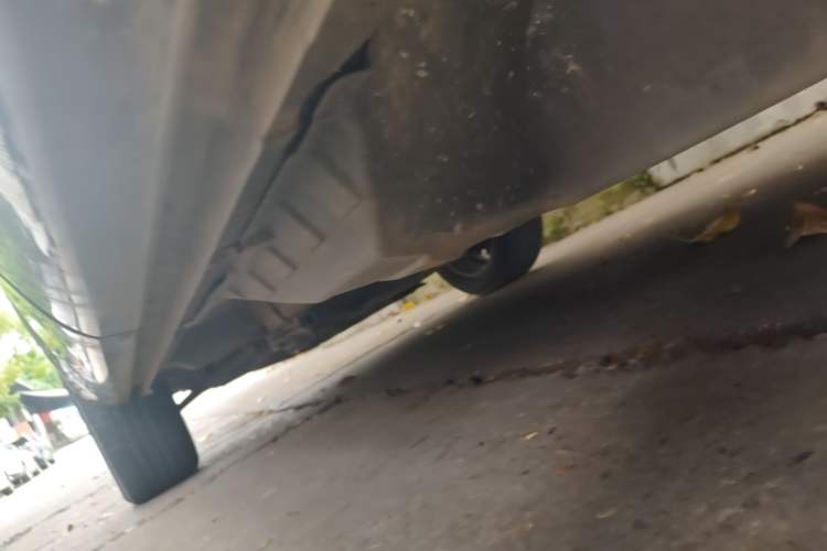 Used Wey VV5 2019 1.5T Two-Wheel Drive Color Pioneer Left Side Sill