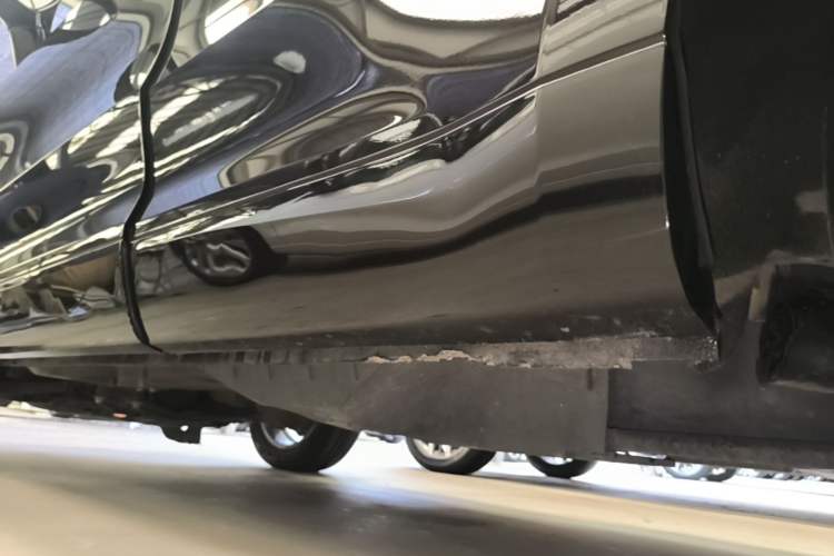 Used Wey VV5 2019 1.5T Two-Wheel Drive Color Pioneer Left Side Sill