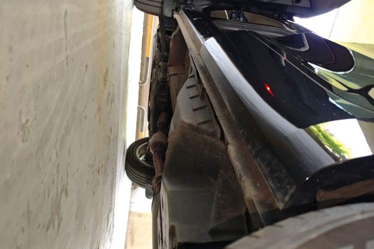 Used Wey VV5 2019 1.5T Two-Wheel Drive Color Pioneer Left Side Sill
