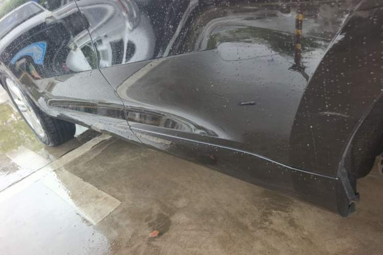 Used Wey VV5 2019 1.5T Two-Wheel Drive Color Pioneer Left Side Sill