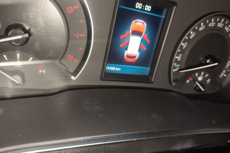 Used Wey VV5 2019 1.5T Two-Wheel Drive Color Pioneer Odometer Close Up