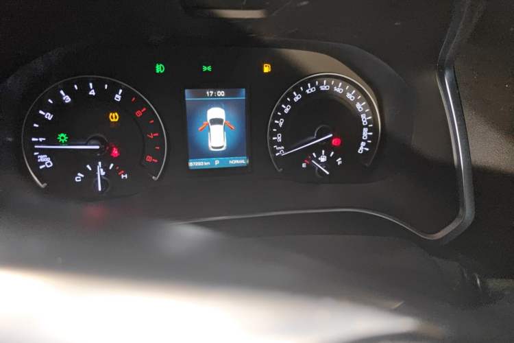 Used Wey VV5 2019 1.5T Two-Wheel Drive Color Pioneer Odometer Close Up