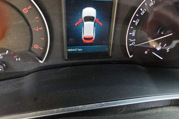 Used Wey VV5 2019 1.5T Two-Wheel Drive Color Pioneer Odometer Close Up