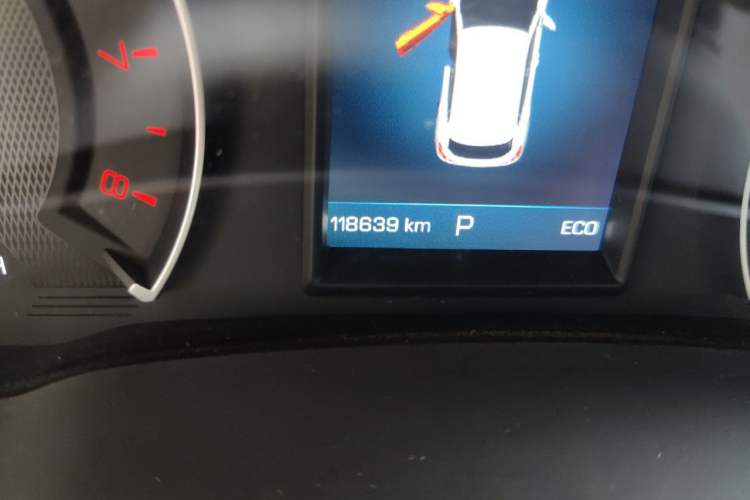 Used Wey VV5 2019 1.5T Two-Wheel Drive Color Pioneer Odometer Close Up