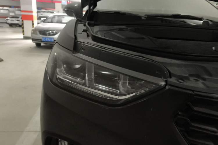 Used Wey VV5 2019 1.5T Two-Wheel Drive Color Pioneer Right Front Headlight