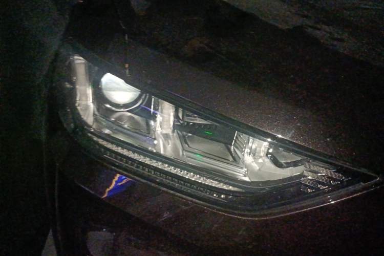 Used Wey VV5 2019 1.5T Two-Wheel Drive Smart Pioneer Right Front Headlight