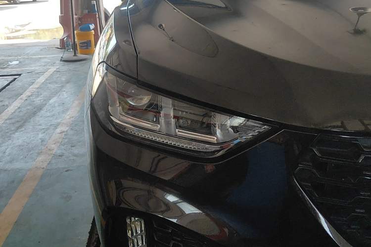 Used Wey VV5 2019 Upgraded Model 2.0T Two-Wheel Drive Ultra-Luxury Version China V Standard Right Front Headlight