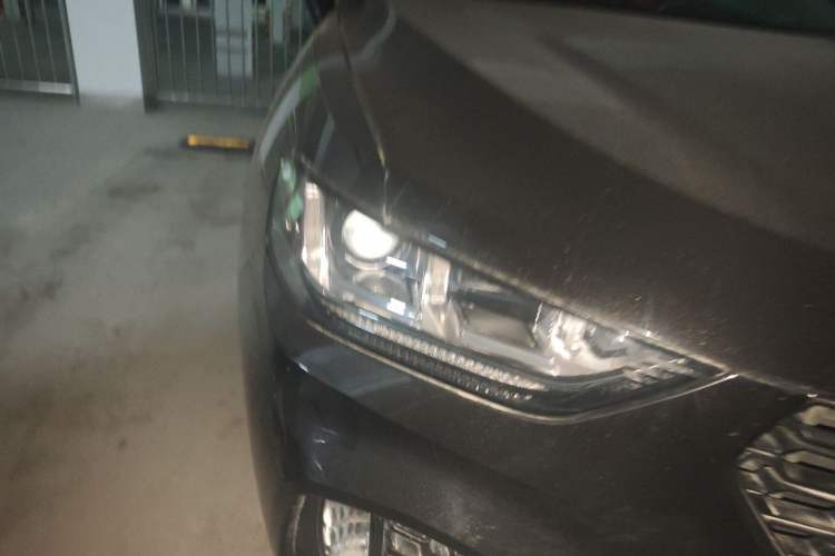 Used Wey VV5 2019 Upgraded Model 2.0T Two-Wheel Drive Flagship Version China V Standard Right Front Headlight