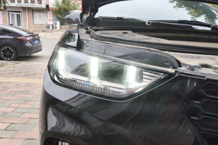 Used Wey VV5 2019 1.5T Two-Wheel Drive Color Pioneer Right Front Headlight