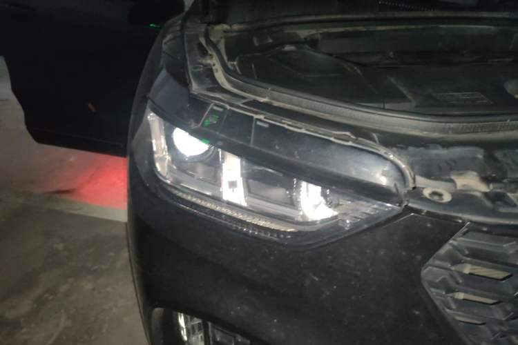 Used Wey VV5 2019 Upgraded Model 2.0T Four-Wheel Drive Flagship Version China V Standard Right Front Headlight