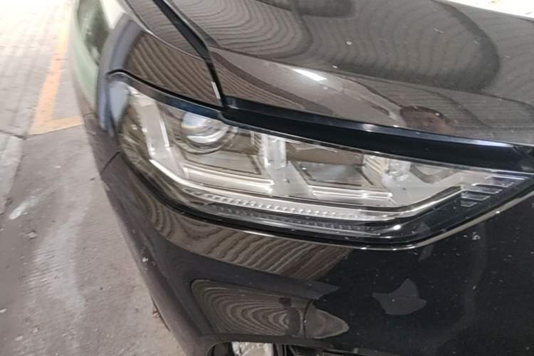 Used Wey VV5 2019 Upgraded Model 2.0T Two-Wheel Drive Ultra-Luxury Version China V Standard Right Front Headlight