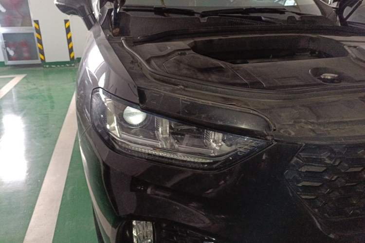 Used Wey VV5 2019 2.0T Two-Wheel-Drive Ultimate Edition Right Front Headlight