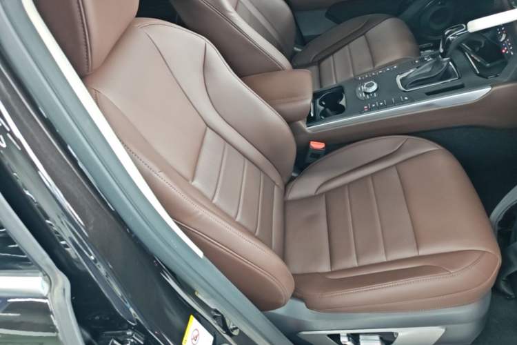 Used Wey VV5 2019 Upgraded Model 2.0T Two-Wheel Drive Ultra-Luxury Version China V Standard Right Front Seat