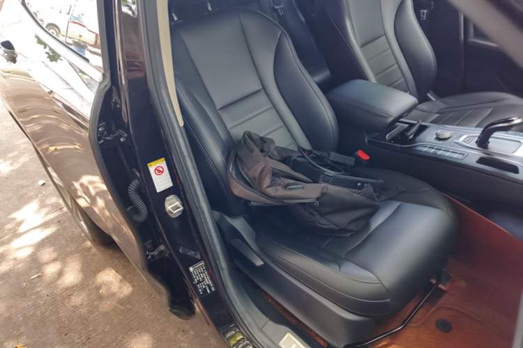 Used Wey VV5 2019 1.5T Two-Wheel Drive Color Pioneer Right Front Seat