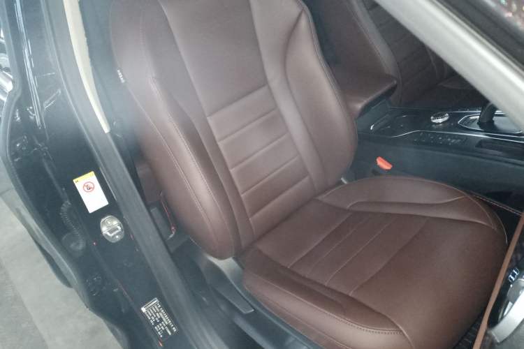 Used Wey VV5 2019 1.5T Two-Wheel Drive Color Pioneer Right Front Seat