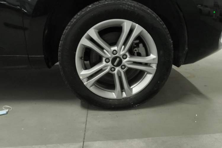 Used Wey VV5 2019 1.5T Two-Wheel Drive Color Pioneer Right Front Wheel Hub