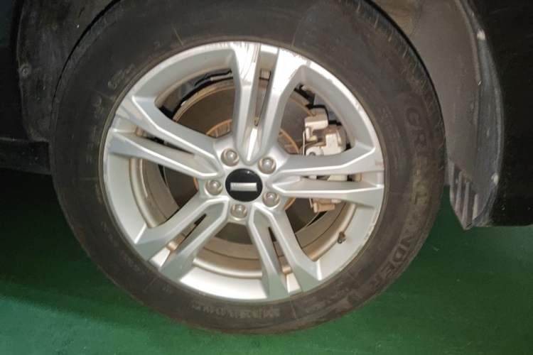 Used Wey VV5 2019 1.5T Two-Wheel Drive Color Pioneer Right Front Wheel Hub