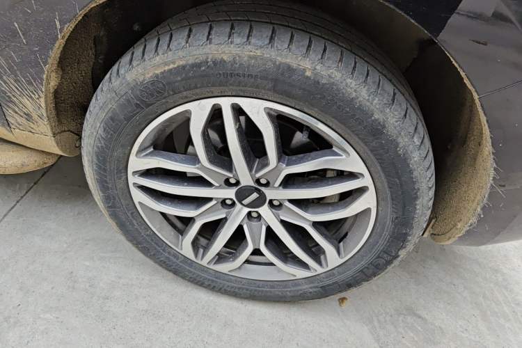 Used Wey VV5 2019 Upgraded Model 2.0T Two-Wheel Drive Ultra-Luxury Version China V Standard Right Front Wheel Hub