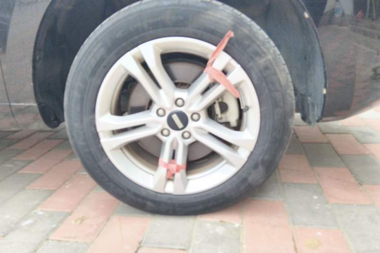 Used Wey VV5 2019 1.5T Two-Wheel Drive Color Pioneer Right Front Wheel Hub