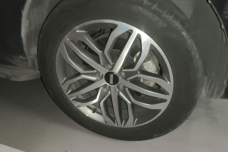 Used Wey VV5 2019 Upgraded Model 2.0T Two-Wheel Drive Ultra-Luxury Version China V Standard Right Front Wheel Hub