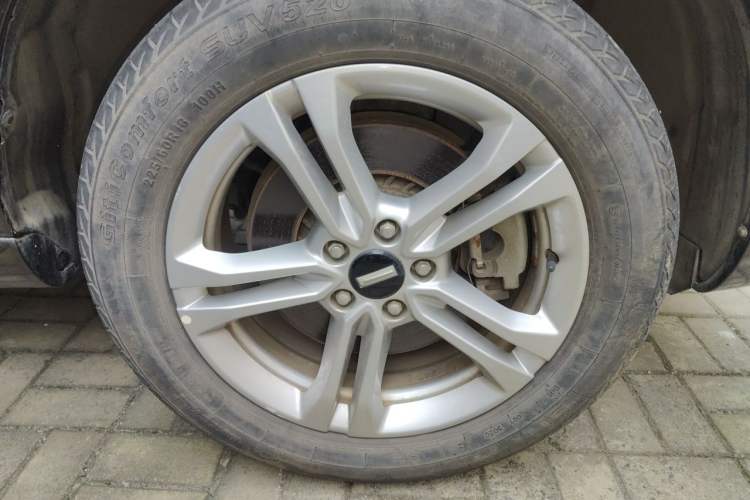 Used Wey VV5 2019 1.5T Two-Wheel Drive Color Pioneer Right Front Wheel Hub