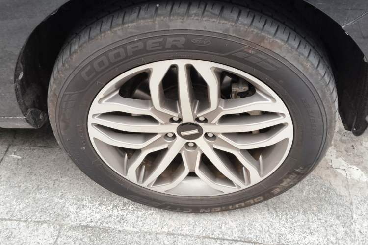 Used Wey VV5 2019 Upgraded Model 2.0T Two-Wheel Drive Ultra-Luxury Version China V Standard Right Front Wheel Hub