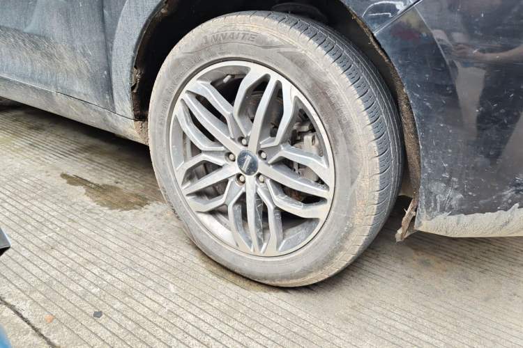 Used Wey VV5 2019 Upgraded Model 2.0T Two-Wheel Drive Ultra-Luxury Version China VI Standard Right Front Wheel Hub