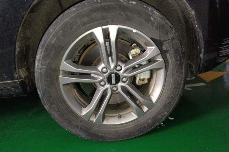 Used Wey VV5 2019 2.0T Two-Wheel-Drive Ultimate Edition Right Front Wheel Hub