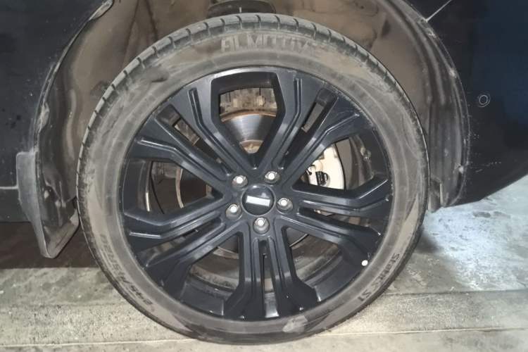 Used Wey VV5 2019 Upgraded Model 2.0T Two-Wheel Drive Flagship Version China VI Standard Right Front Wheel Hub