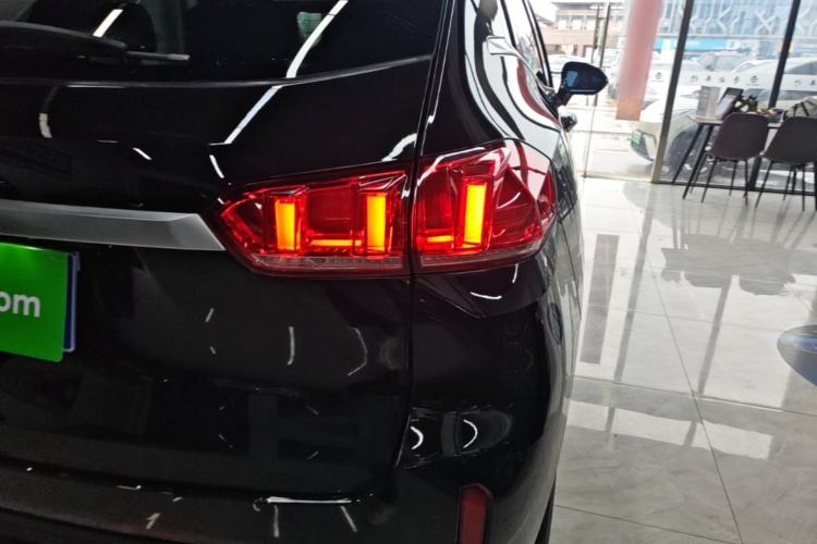 Used Wey VV5 2019 Upgraded Model 2.0T Two-Wheel Drive Ultra-Luxury Version China V Standard Right Rear Taillight