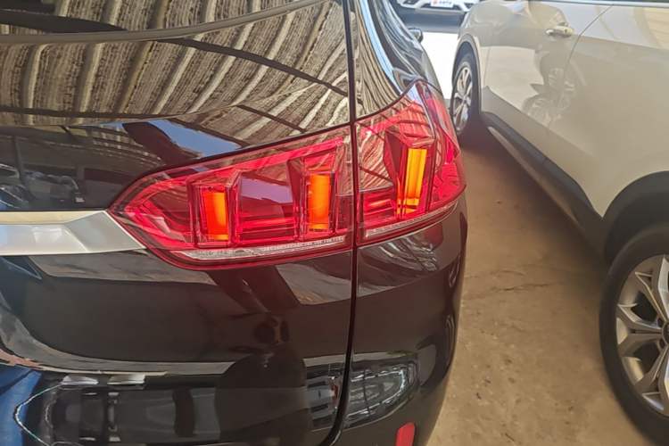 Used Wey VV5 2019 Upgraded Model 2.0T Two-Wheel Drive Ultra-Luxury Version China V Standard Right Rear Taillight