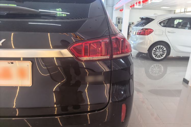 Used Wey VV5 2019 1.5T Two-Wheel Drive Color Pioneer Right Rear Taillight