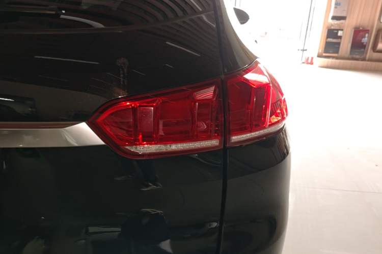Used Wey VV5 2019 Upgraded Model 2.0T Two-Wheel Drive Ultra-Luxury Version China V Standard Right Rear Taillight