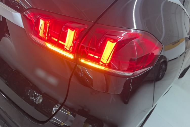 Used Wey VV5 2019 2.0T Two-Wheel-Drive Ultimate Edition Right Rear Taillight