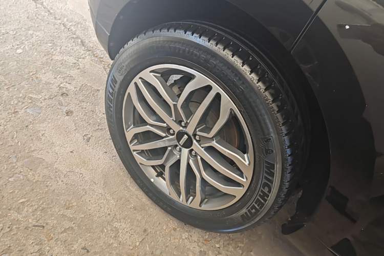 Used Wey VV5 2019 Upgraded Model 2.0T Two-Wheel Drive Ultra-Luxury Version China V Standard Right Rear Wheel Hub