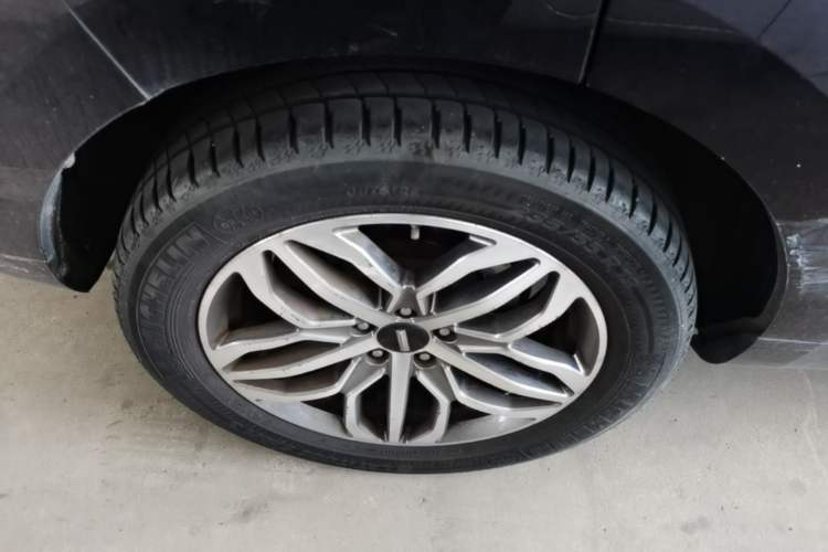 Used Wey VV5 2019 Upgraded Model 2.0T Two-Wheel Drive Ultra-Luxury Version China V Standard Right Rear Wheel Hub