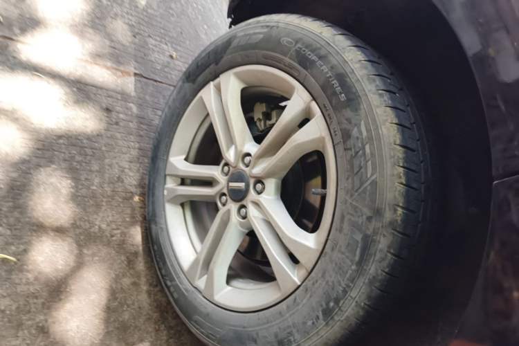 Used Wey VV5 2019 1.5T Two-Wheel Drive Color Pioneer Right Rear Wheel Hub