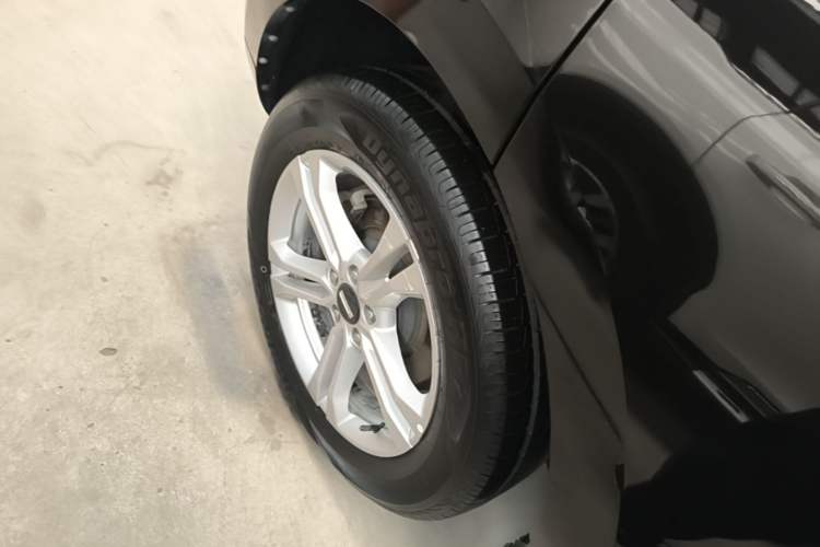 Used Wey VV5 2019 1.5T Two-Wheel Drive Color Pioneer Right Rear Wheel Hub