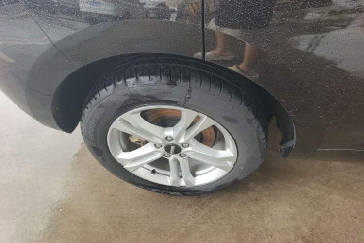 Used Wey VV5 2019 1.5T Two-Wheel Drive Color Pioneer Right Rear Wheel Hub