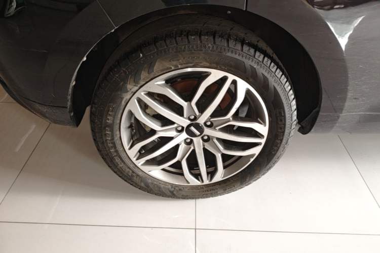 Used Wey VV5 2019 Upgraded Model 2.0T Two-Wheel Drive Ultra-Luxury Version China V Standard Right Rear Wheel Hub