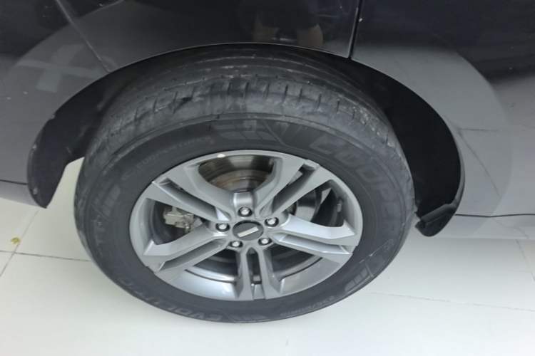 Used Wey VV5 2019 2.0T Two-Wheel-Drive Ultimate Edition Right Rear Wheel Hub