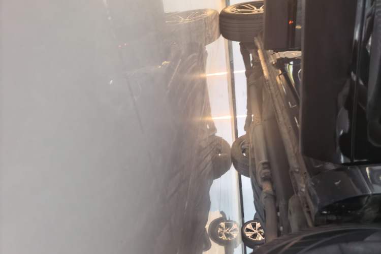 Used Wey VV5 2019 1.5T Two-Wheel Drive Color Pioneer Right Side Sill