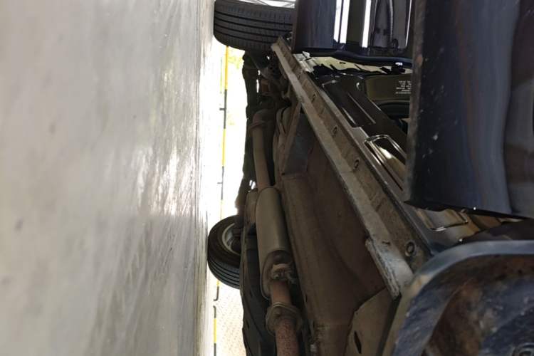Used Wey VV5 2019 1.5T Two-Wheel Drive Color Pioneer Right Side Sill