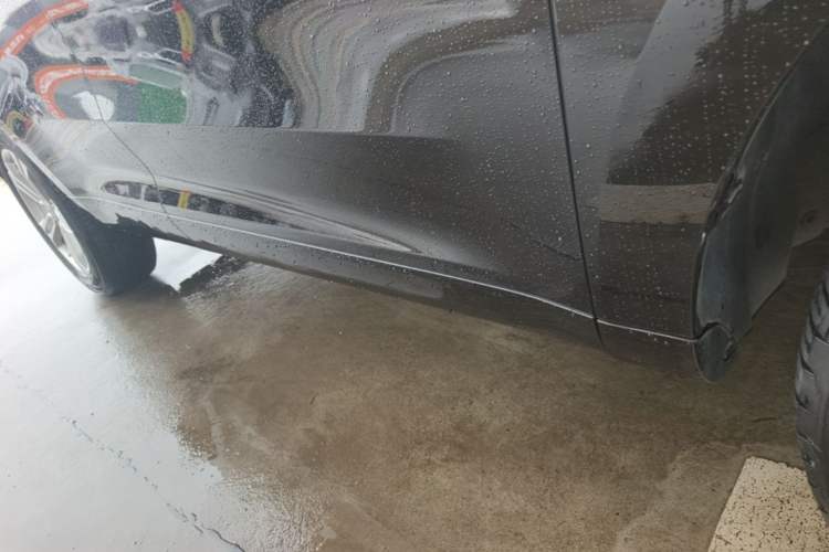 Used Wey VV5 2019 1.5T Two-Wheel Drive Color Pioneer Right Side Sill