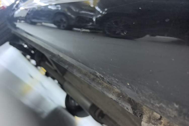Used Wey VV5 2019 2.0T Two-Wheel-Drive Ultimate Edition Right Side Sill