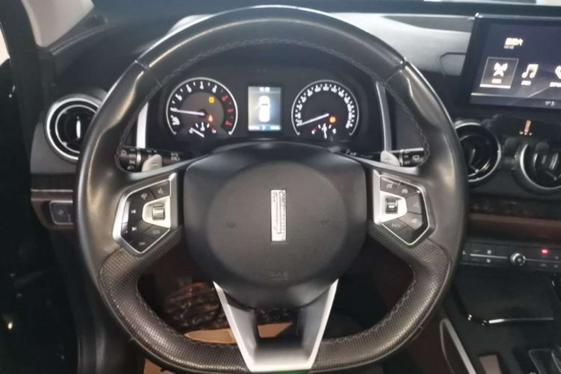 Used Wey VV5 2019 Upgraded Model 2.0T Two-Wheel Drive Ultra-Luxury Version China V Standard Steering Wheel