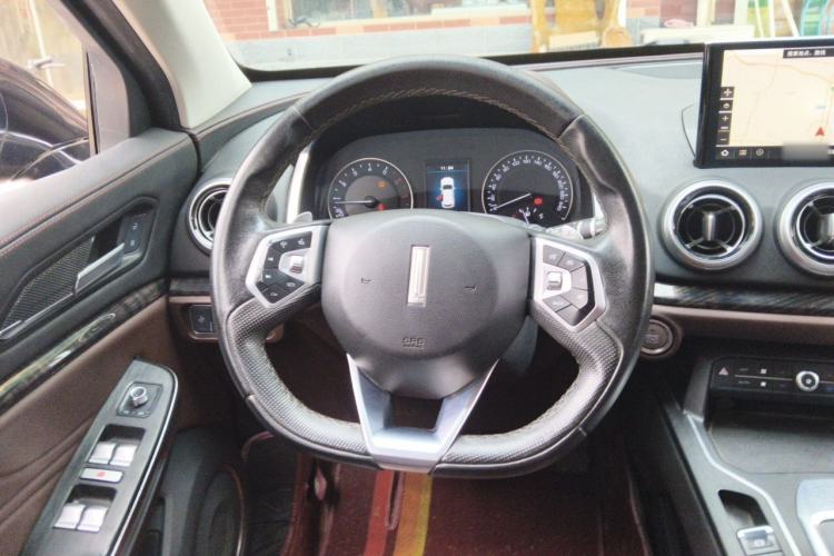 Used Wey VV5 2019 1.5T Two-Wheel Drive Color Pioneer Steering Wheel