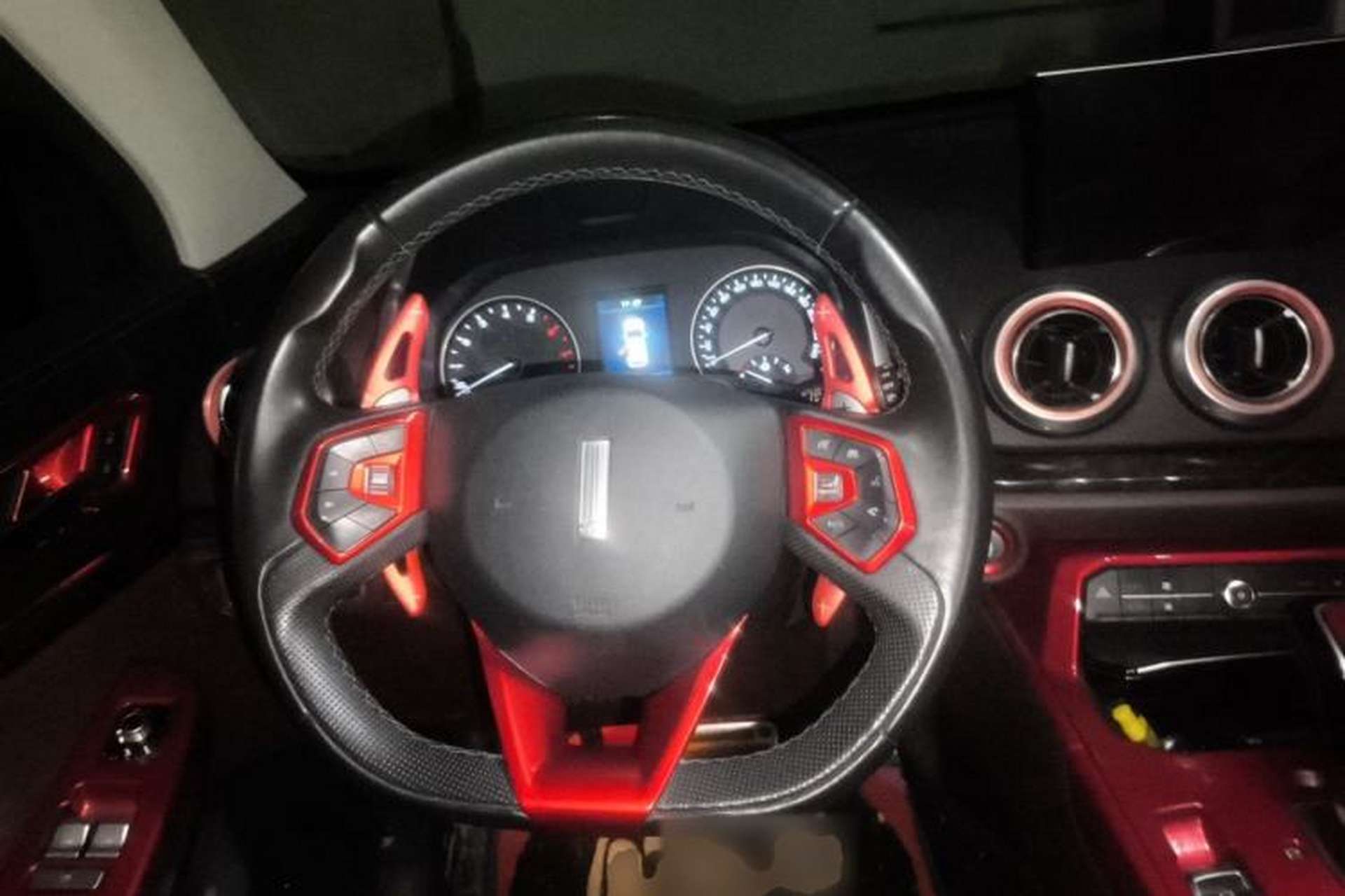 Used Wey VV5 2019 Upgraded Model 2.0T Two-Wheel Drive Ultra-Luxury Version China V Standard Steering Wheel