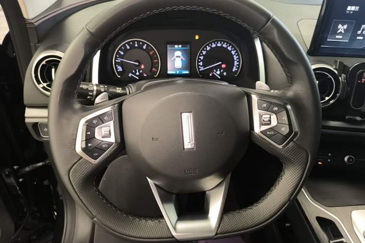 Used Wey VV5 2019 1.5T Two-Wheel Drive Color Pioneer Steering Wheel